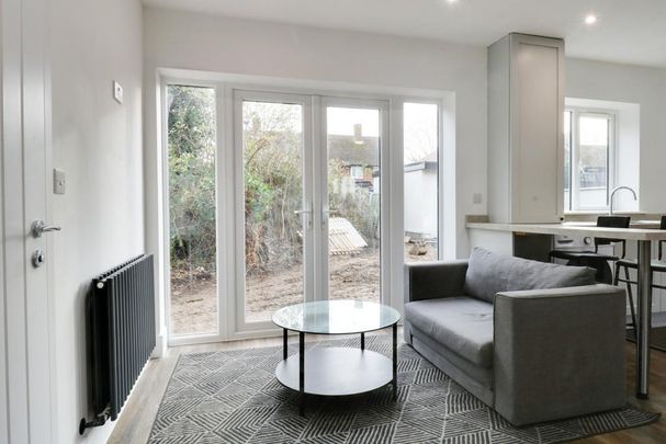 3 bedroom semi-detached house to rent - Photo 1