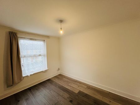 3 bedroom flat to rent - Photo 5