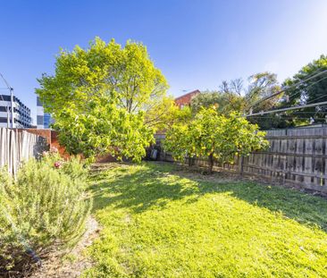 Neat Edwardian house close to all amenities! - Photo 6