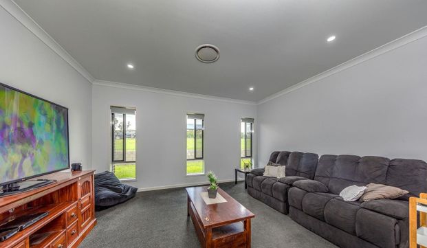 160-162 Panitz Drive, Jimboomba QLD 4280 - House For Rent | Domain - Photo 1