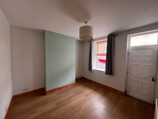 2 Bed Terraced House, Lydgate Lane, S10 - Photo 1