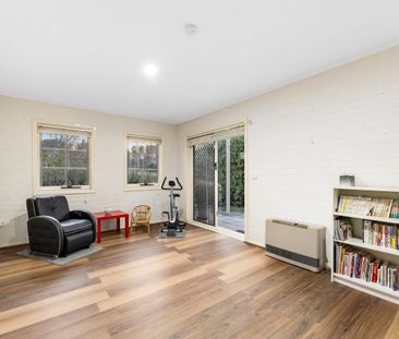 TOWNHOUSE IN A PRIVATE GARDEN CUL-DE-SAC - Photo 2