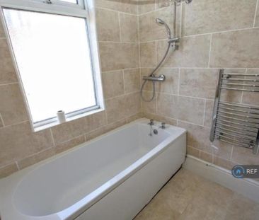 3 bedroom maisonette to rent - Photo 2