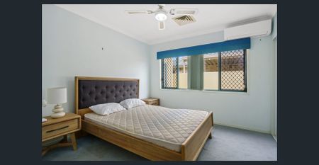 Spacious Waterfront Family Home at 36 Lakeshore Drive, Helensvale, QLD 4212 - Photo 4