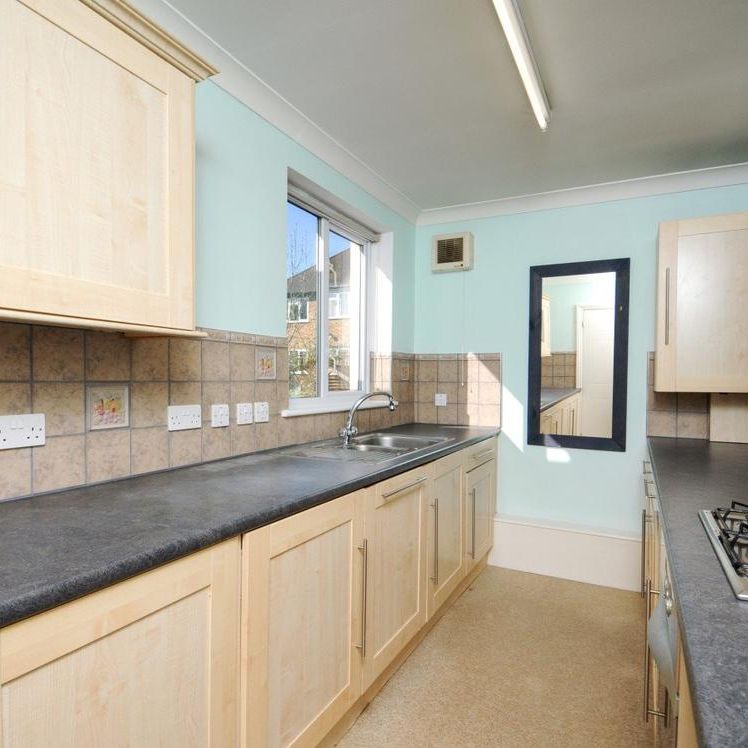 Springbank, Winchmore Hill N21 - Photo 1