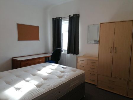 3 bedroom semi-detached house to rent - Photo 3