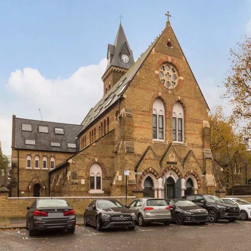 2 bedroom flat in St. Leonards Road - Photo 1