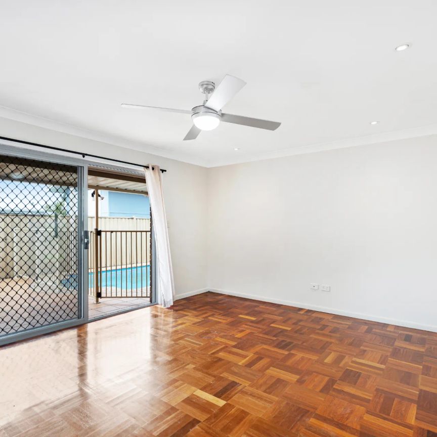 Coastal Living in a Quiet Bongaree Street - Photo 1