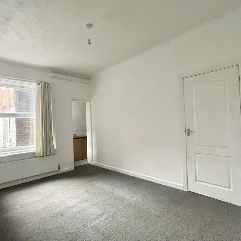 Bitterne Road West - Photo 1