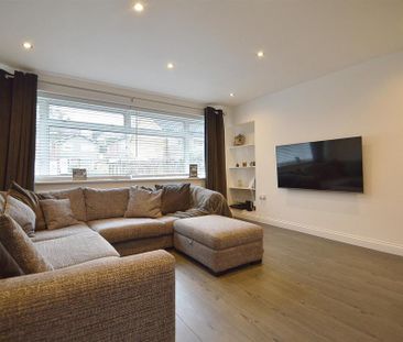 3 bedroom flat to rent - Photo 1