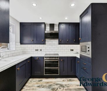 3 bedroom end of terrace house to rent - Photo 1