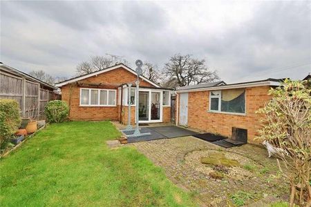 Kingfield Close, Woking, Surrey, GU22 - Photo 3