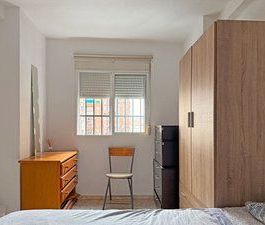 Piso de alquiler en Calle Amadeo Vives, Parque Ayala - Jardín de la... - Photo 1