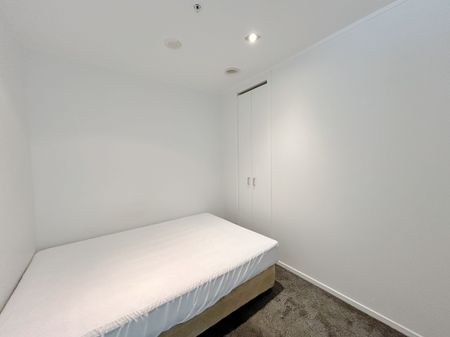 Two Bedrooms in Town - Photo 3