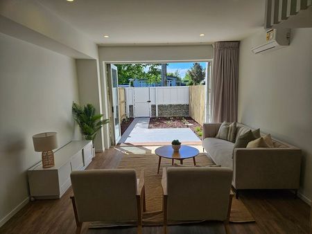 Chic 2BR Townhouse! - Photo 5