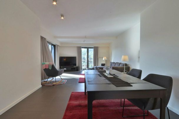 Duplex-appartement met 2 slaapkamers, zuidgericht terras en garage in centrum Beveren! - Photo 1