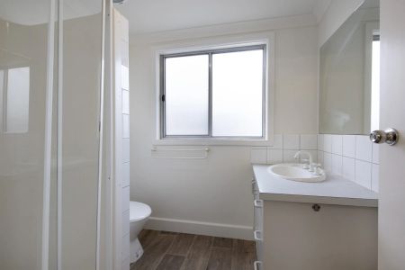 Recently updates & perfectly located in a quiet central street. - Photo 4