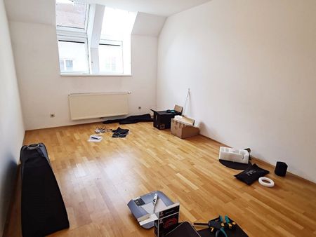 TERRASSENHIT, DACHGESCHOSS, 138 m2 Maisonette mit 45 m2 Terrasse, 3 Zimmer, Wohnküche, Wannenbad, Rembrandtstraße - Photo 3