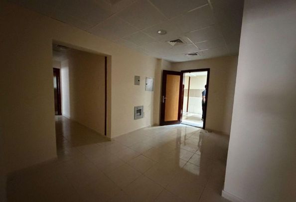 Free AC & parking, spacious, family building. - Photo 1