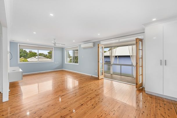 Stylish Multi-Level Home Close to Toowoomba CBD - Photo 1