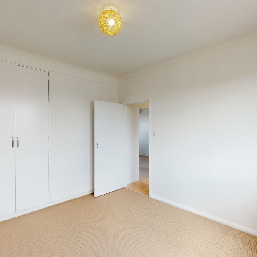 Two-bedroom apartment in the heart of Ascot Vale - Photo 1