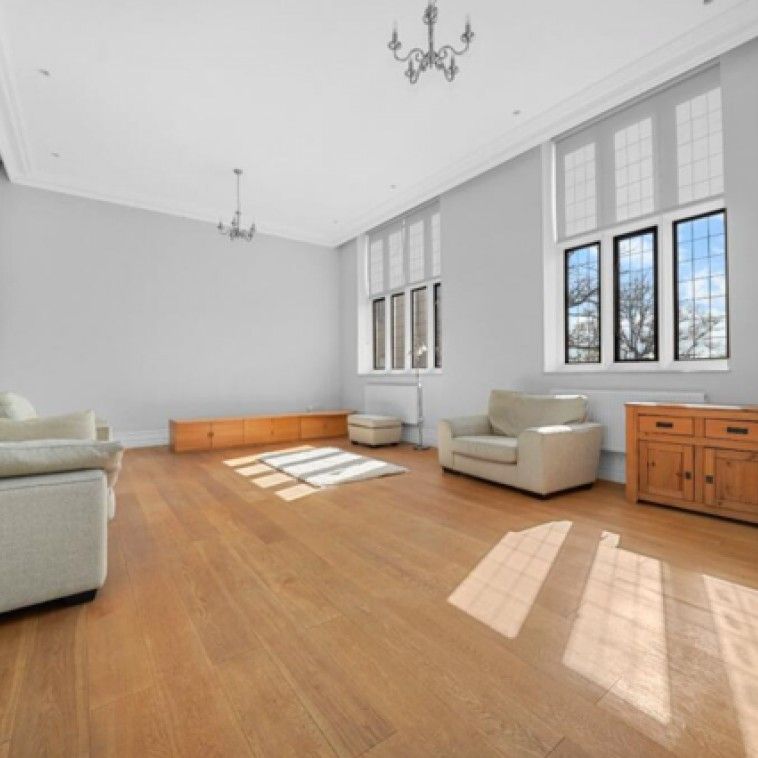 Courtyard House Mill Hill NW7 - Photo 1