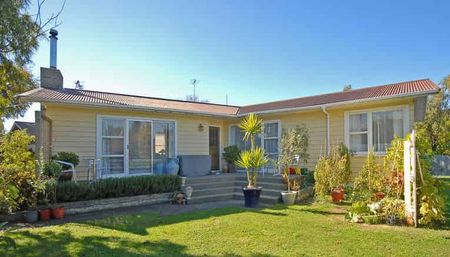 BELVEDERE ROAD, 3 BEDROOMS $520 P/W - Photo 4