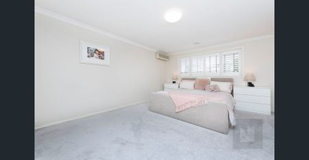 Stunning townhouse with parklands on your doorstep - Photo 3