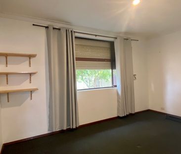 Charming and Charismatic! - Photo 3