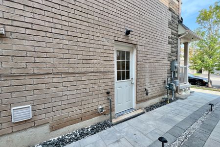 For Lease - 411 Grindstone Trail, Oakville, Ontario - Photo 2