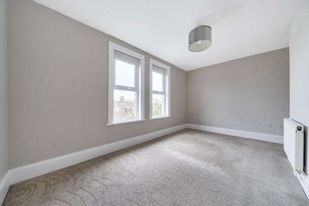 A well presented four bedroom, semi detached house on the popular North side of Tunbridge Wells - Photo 2