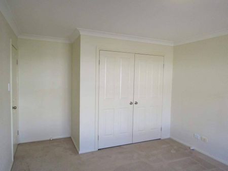 FOUR BEDROOM FAMILY HOME. - Photo 2