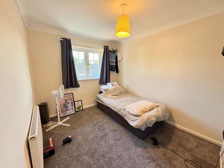 3 bedroom end of terrace house to rent - Photo 2