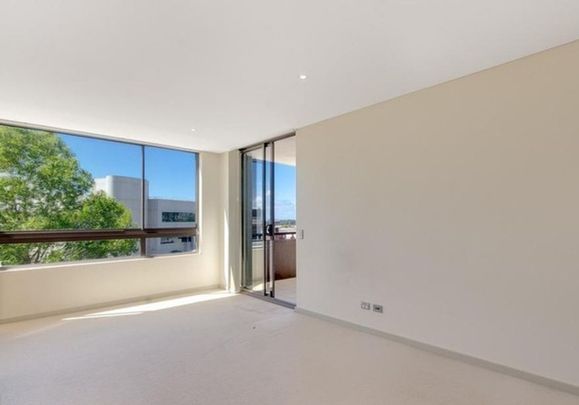 Modern 2 Bedroom Unit in Prime CBD Location - Walk to Everything - Photo 1
