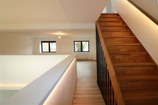 Architecturaal plaatje met 4 slpk., garage en riant terras - Photo 1