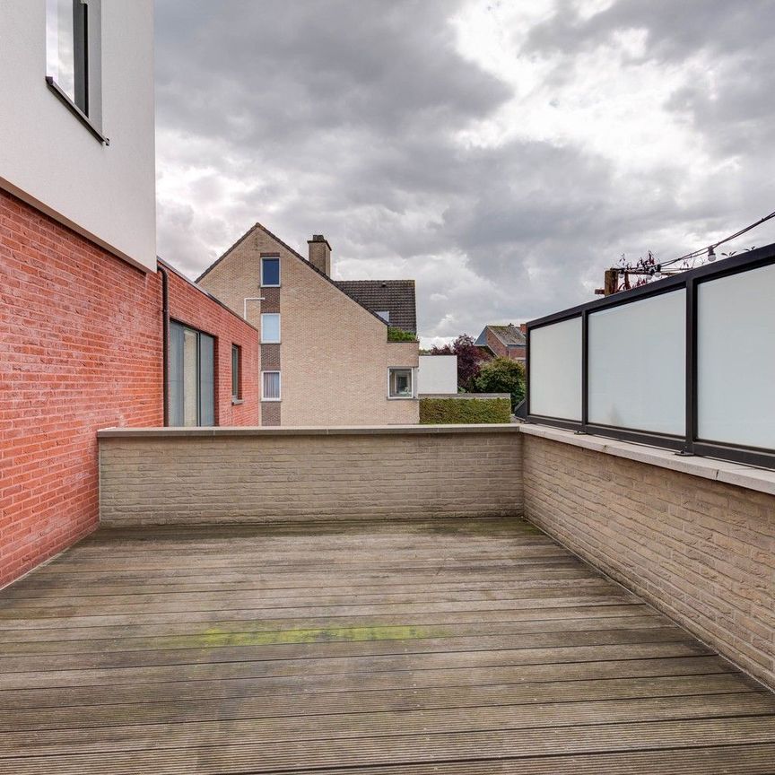 INSTAPKLAAR APPARTEMENT MET 2 SLAAPKAMERS EN AUTOSTAANPLAATS NABIJ STADSCENTRUM BILZEN - Photo 1