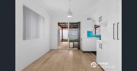 Charming Townhouse in Prime Location! - Photo 5