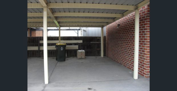 2 BEDROOM REAR UNIT - Photo 1