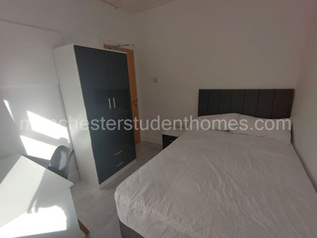 Foxholes Road, Hyde, SK14 5AP - Photo 5