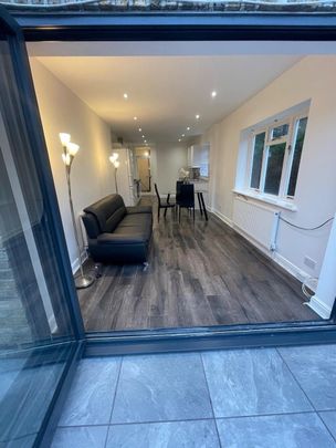 2 Bed Flat, Selsdon Road, SE27 - Photo 1