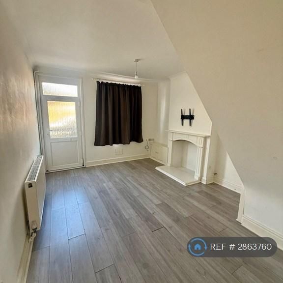 3 bedroom end of terrace house to rent - Photo 1