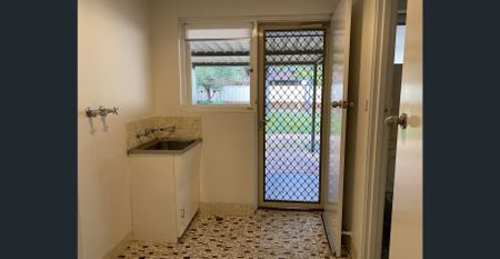 Renovated Home, Large Backyard - Photo 4