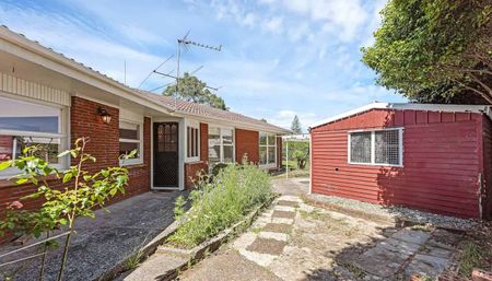 Recently Renovated 3BR+Garage Pakuranga - Photo 2