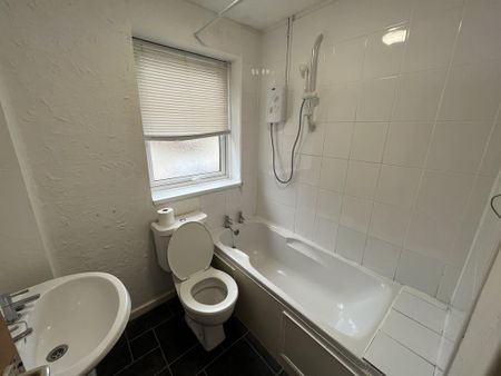 2 bedroom semi-detached house to rent - Photo 5