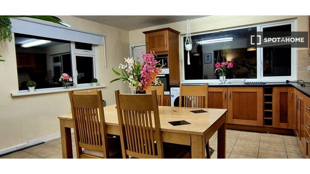 Room in 4-bedroom shared flat for rent, Ballymun, Dublin - Photo 1