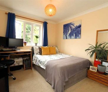 Woking, Surrey, GU22 - Photo 3