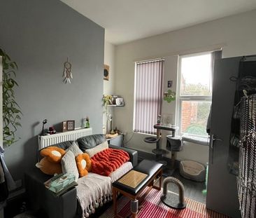 1 Bed Flat, Balmoral Road, L6 - Photo 1
