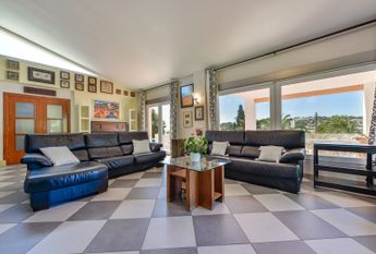 FOR RENT VILLA MORAIRA with 4 bedrooms for LONG TERM NEAR THE BEACH AND THE CITY