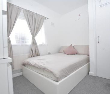 2 bedroom end of terrace house to rent - Photo 2