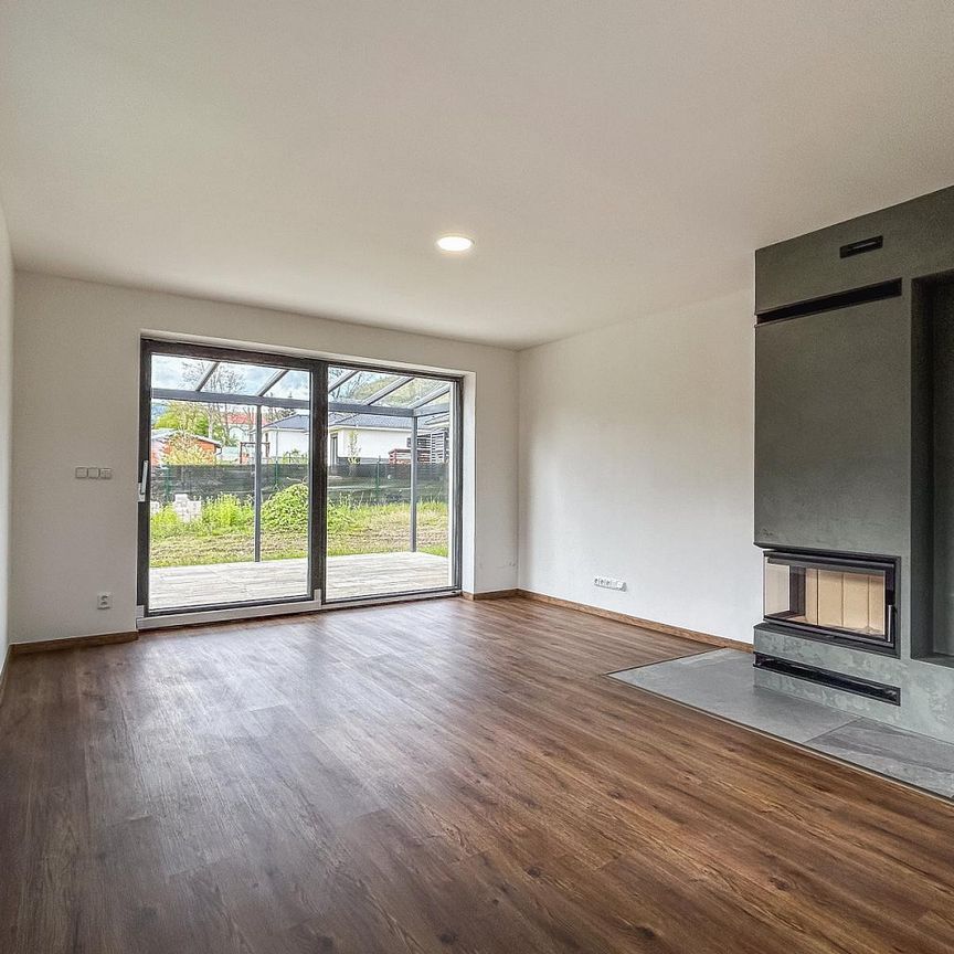 Pronájem domu 160 m² s pozemkem 726 m² - Photo 1